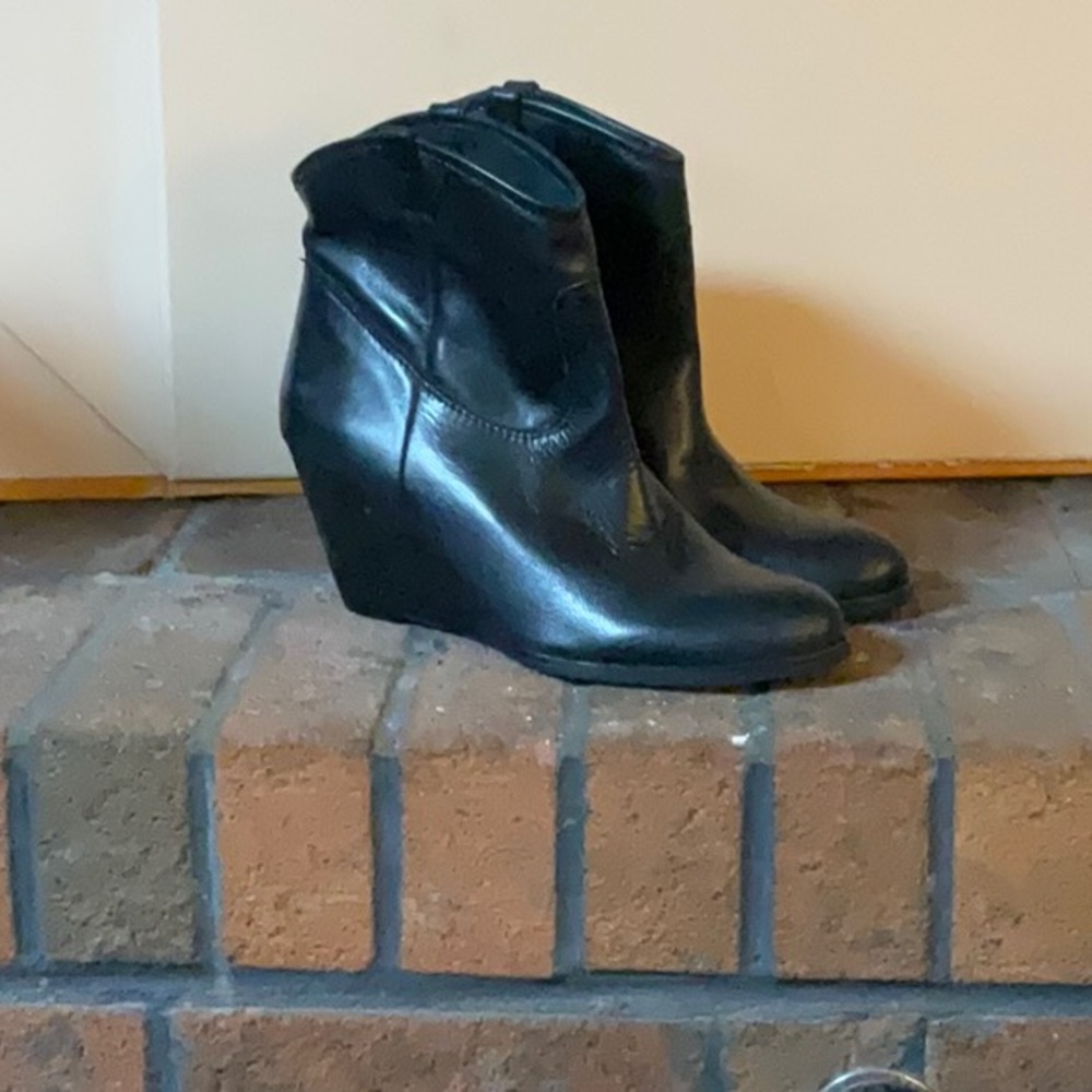 NEW Bandolino Wedge Boots Size 9